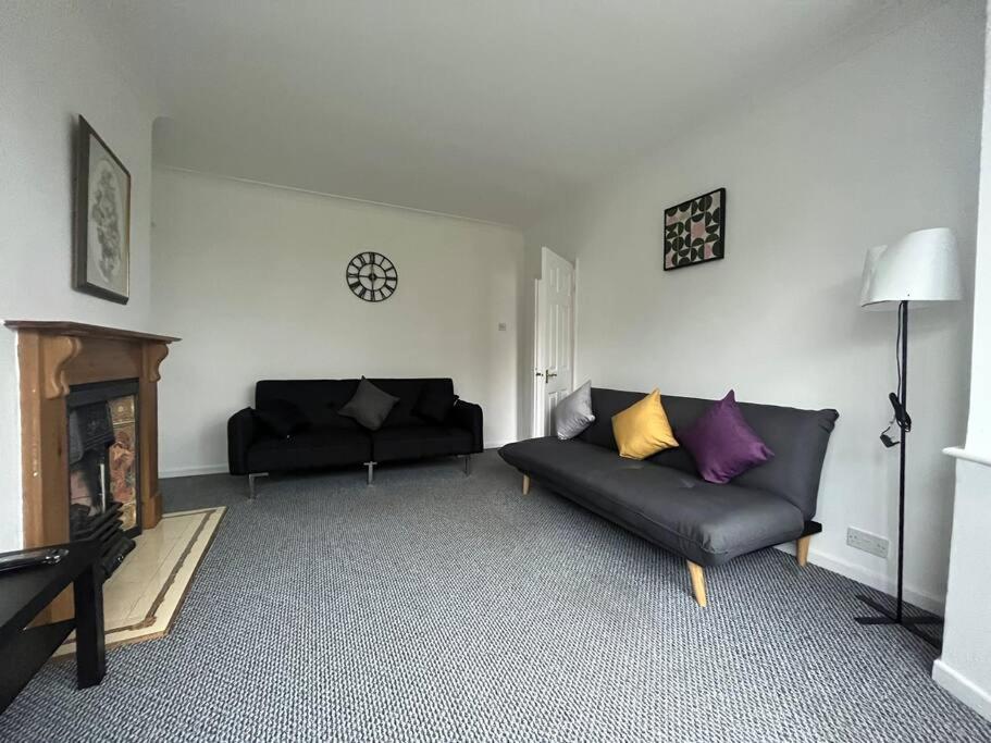 Spacious 4 Bed Home Near Nec, Jlr & Airport Parking For 3 Cars Ideal For Contractors! Solihull Exterior foto