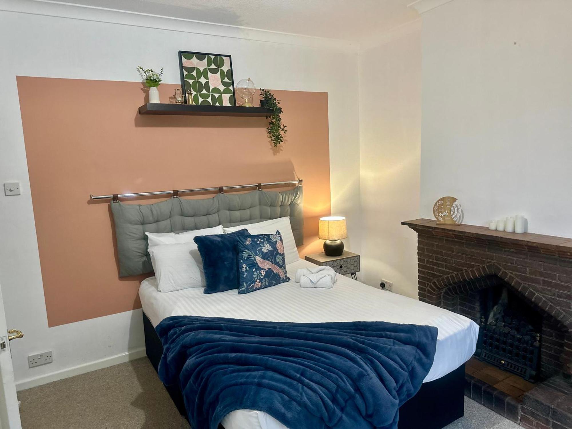 Spacious 4 Bed Home Near Nec, Jlr & Airport Parking For 3 Cars Ideal For Contractors! Solihull Exterior foto